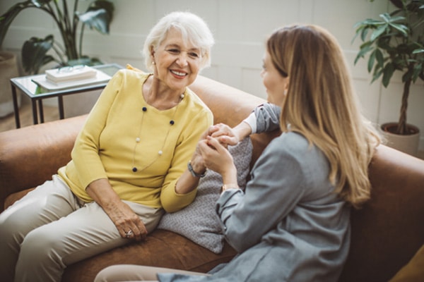 Tips for Including Older Loved Ones in Holiday Conversations