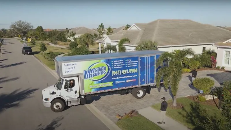 CHOOSING BETWEEN DIY AND PROFESSIONAL MOVERS IN VENICE, FL