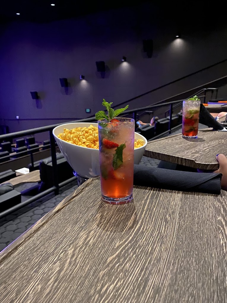 CMX CinéBistro Coastland_3