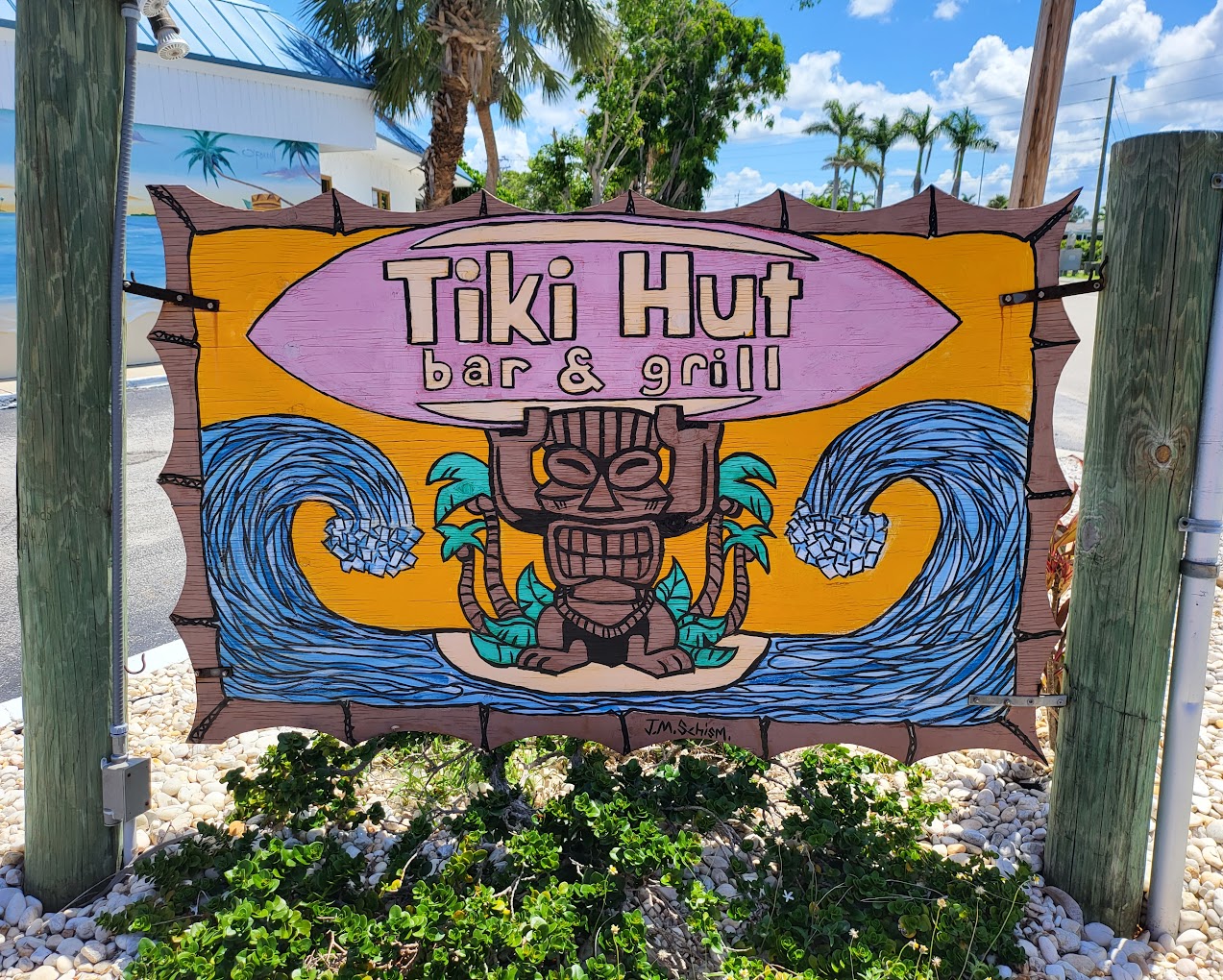 Tiki Hut Bar & Grill at Dolphin Key Resort_0