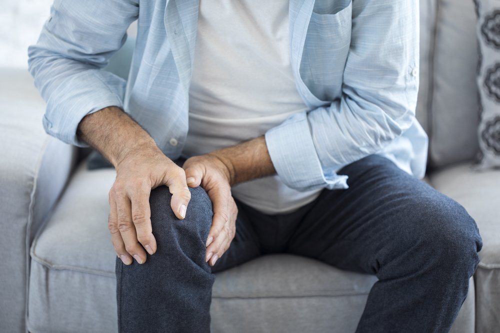 Knee Pain When Bending Down? Here’s What You Can Do About It