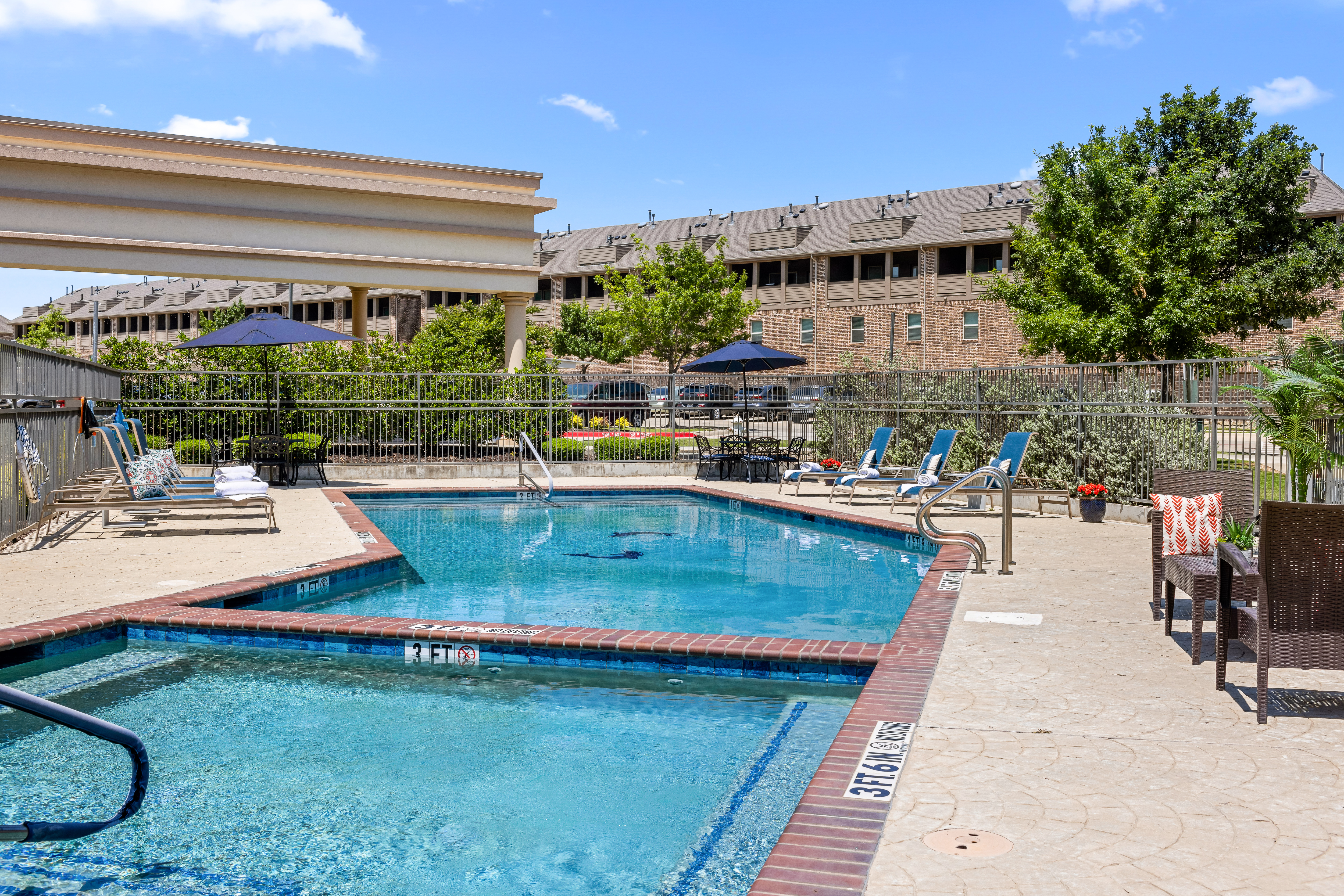 Discovery Village Castle Hills Independent Living_56