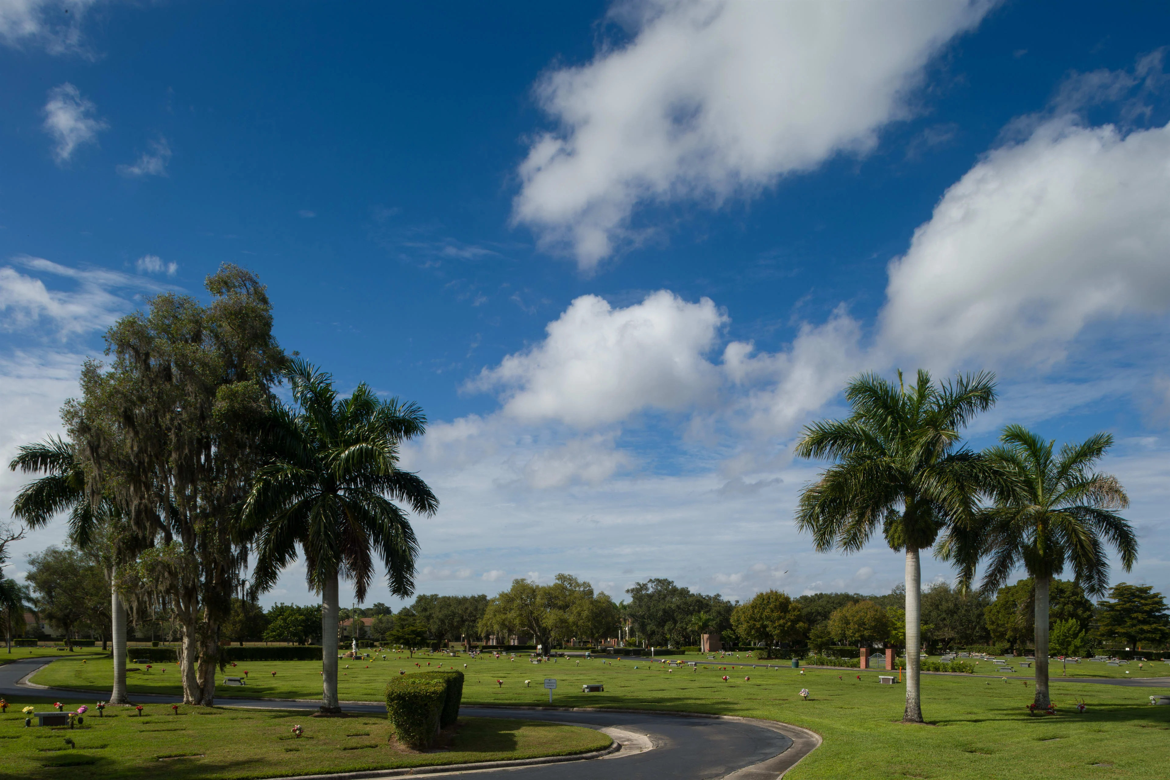 Fort Myers Memorial Gardens Funeral Home & Cemetery_3