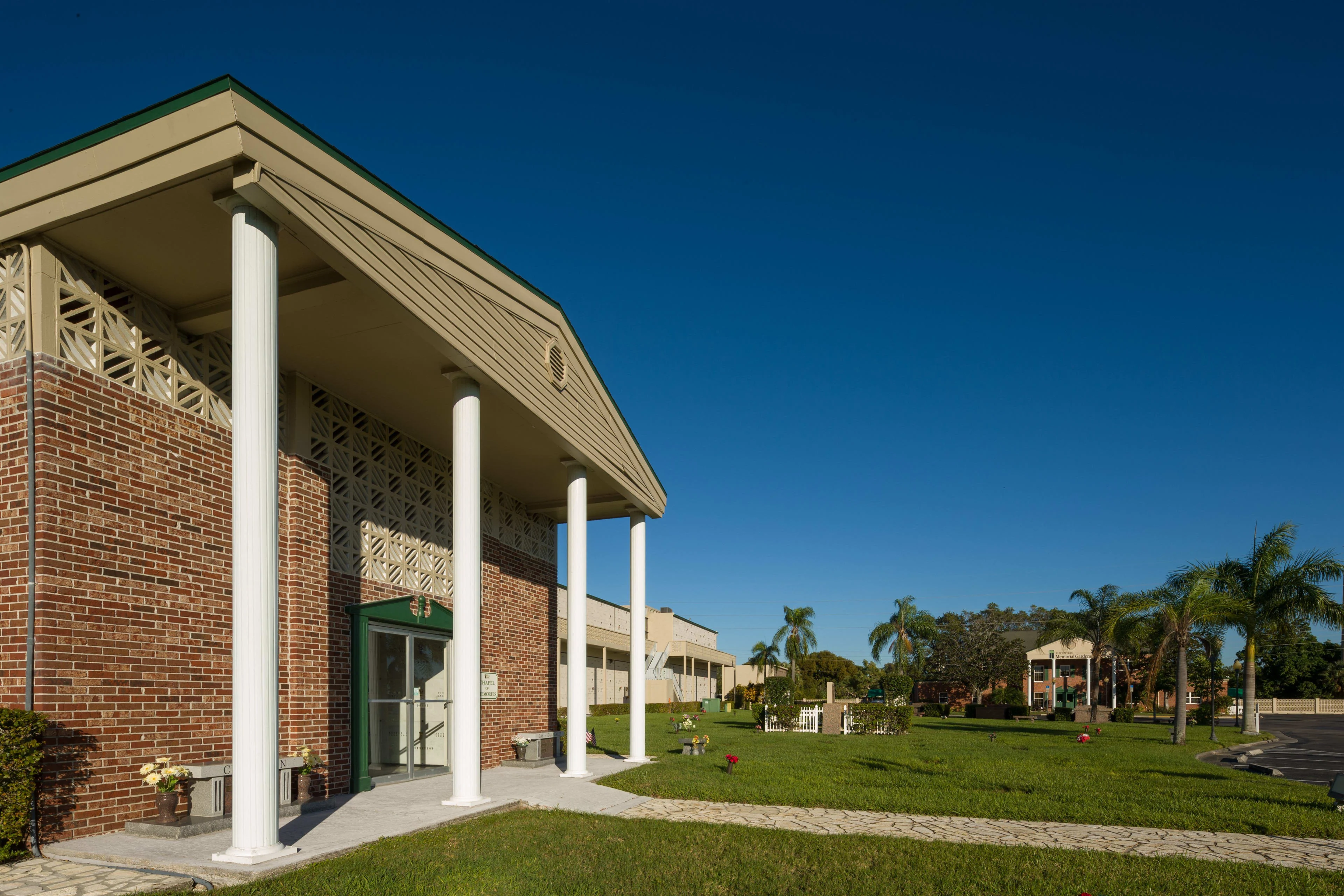 Fort Myers Memorial Gardens Funeral Home & Cemetery_11