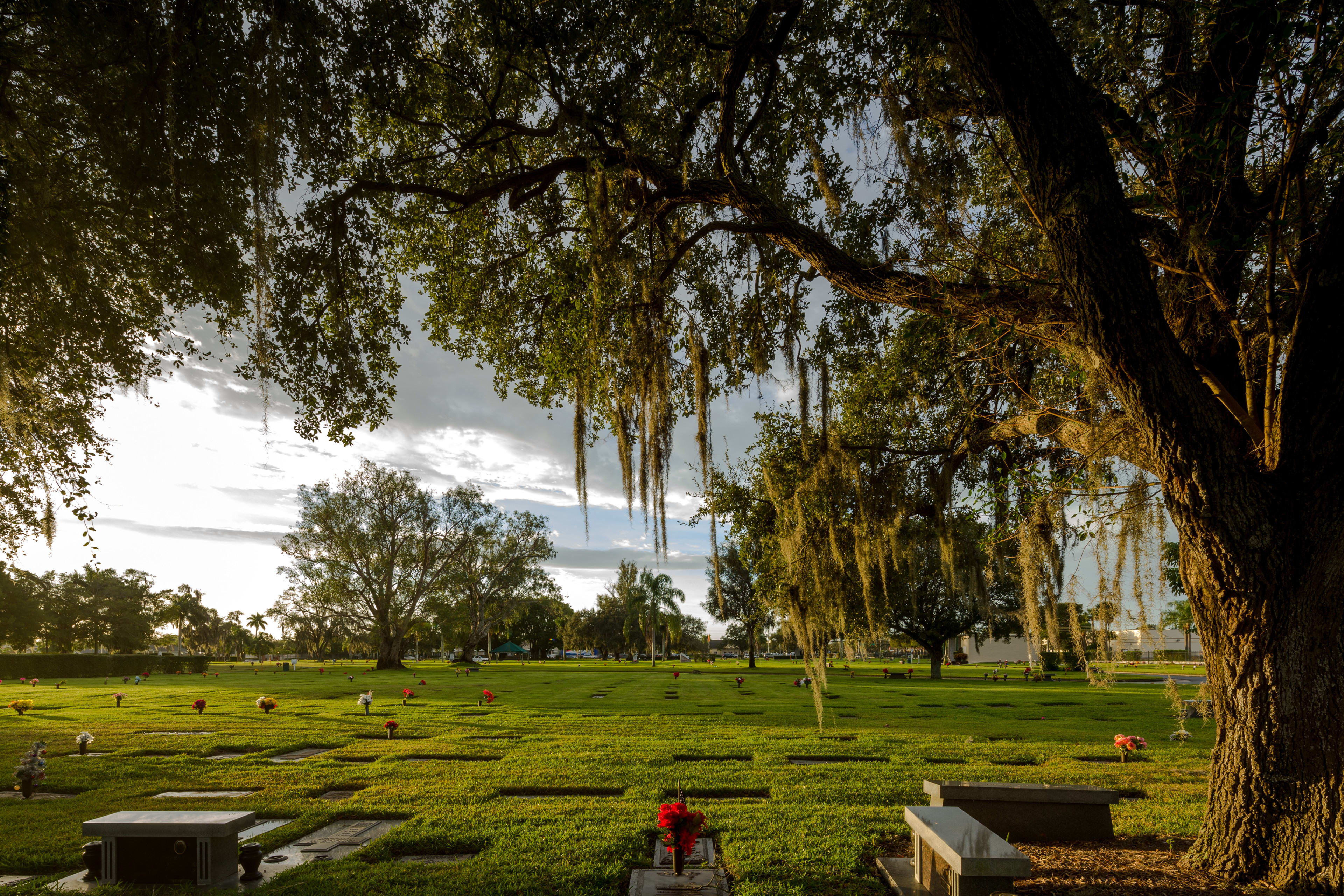 Fort Myers Memorial Gardens Funeral Home & Cemetery_5