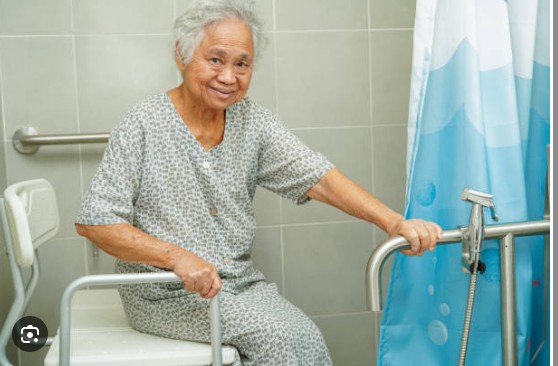Making Bathrooms Safer: 10 Essential Tips for Seniors