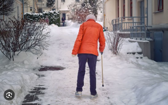 Why Winter Is a Critical Time to Reevaluate Senior Care Needs