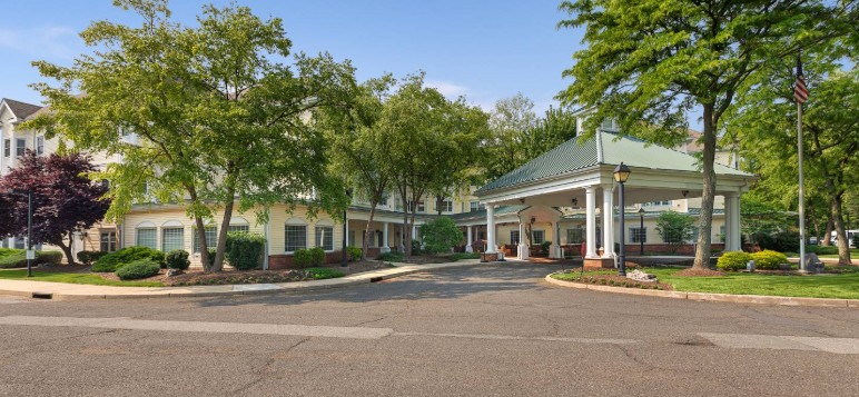 Complete Care At Whispering Woods